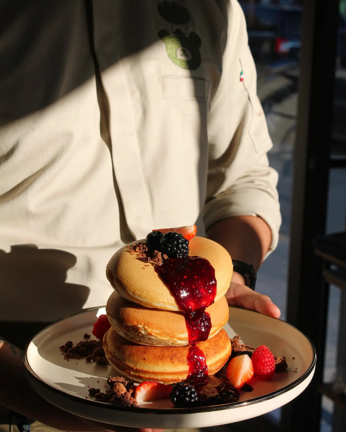 Torre de pancakes con compota de frutos rojos